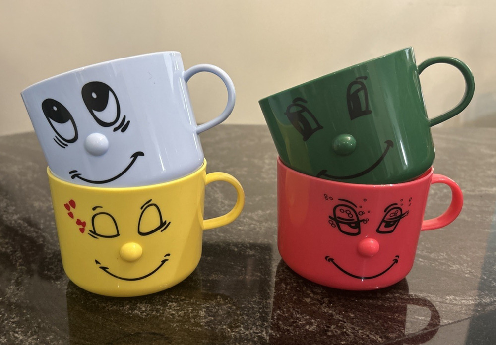 Vintage Dolce Vita Plastic Anthropomorphic 3D Smiley Face Mugs Set Of 4